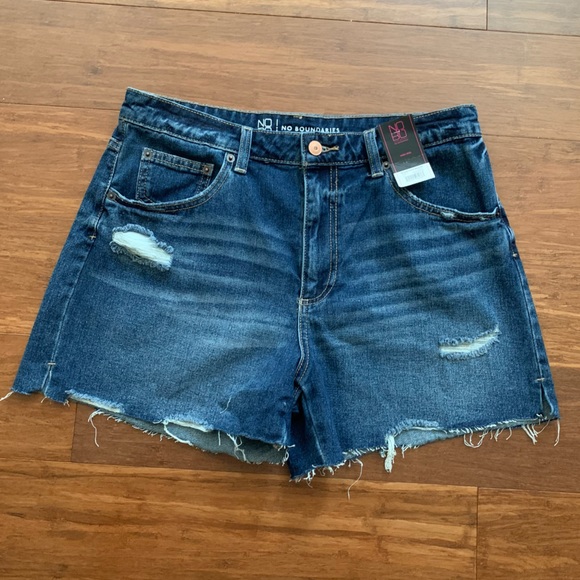 🌟FREE🌟NWT No Boundaries High-Rise Midi Shorts Dark Wash Denim Juniors Sz 11 - Picture 5 of 10